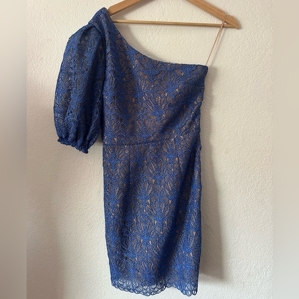 Dress the Population Gabrielle Lace One Shoulder Mini dress in Blue- Size S